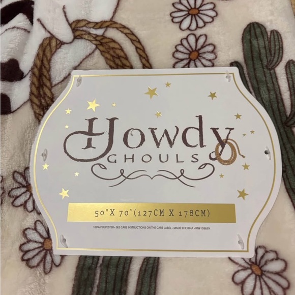 New! Cozy Cowboy Ghost Print Throw - Picture 2 of 5